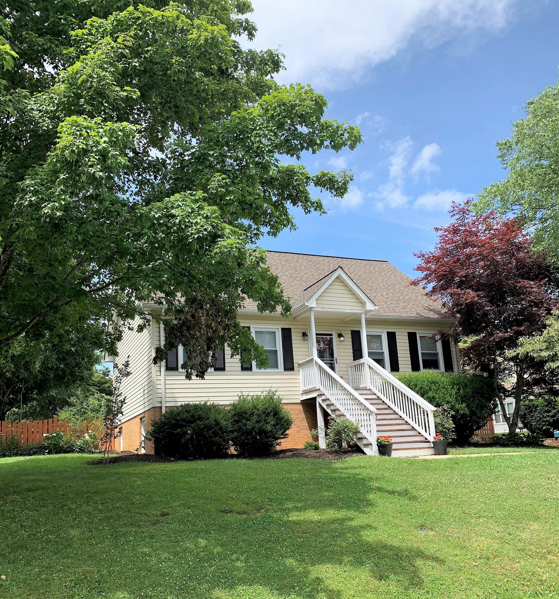 Christiansburg House: 1180 Constitution Via