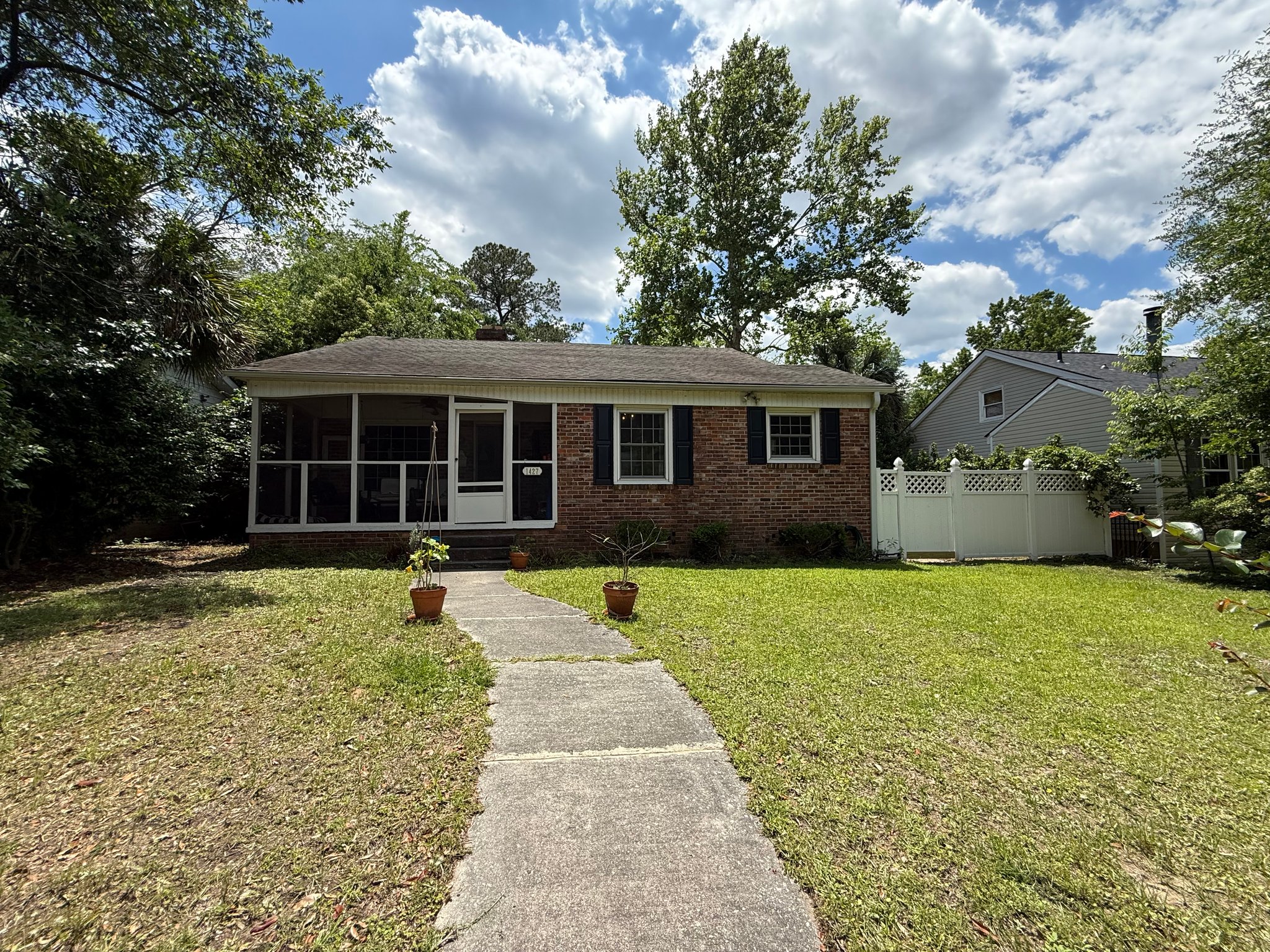 Savannah House: 1427 E 48th St