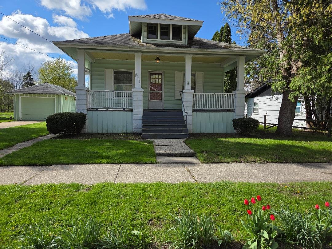 Saginaw House: 2209 Cooper Ave.