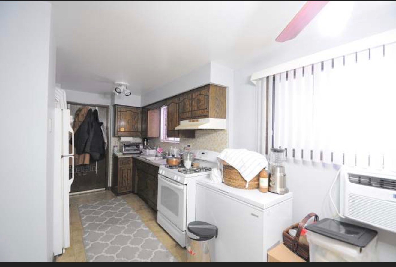 Chicago Apartment: 6225 W 64th Pl