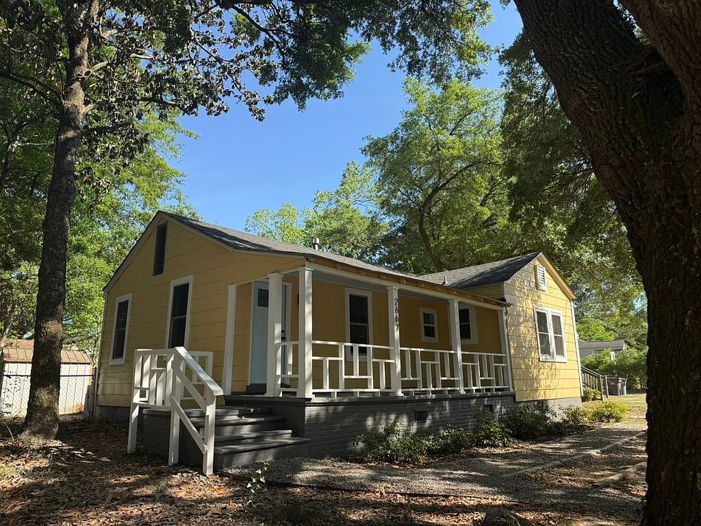 north charleston House: 2667 Olympia Ave