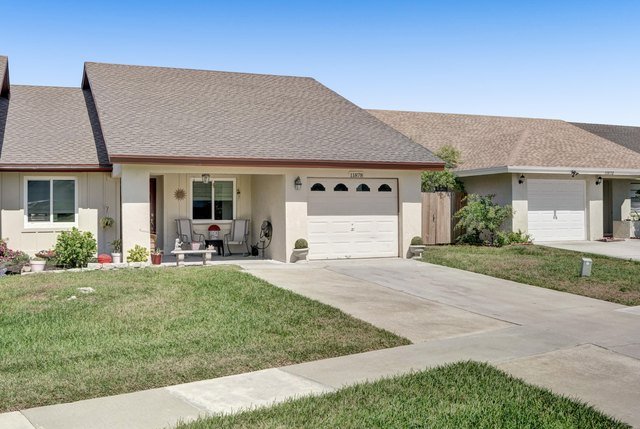Wellington Townhome: 11878 Suellen Cir