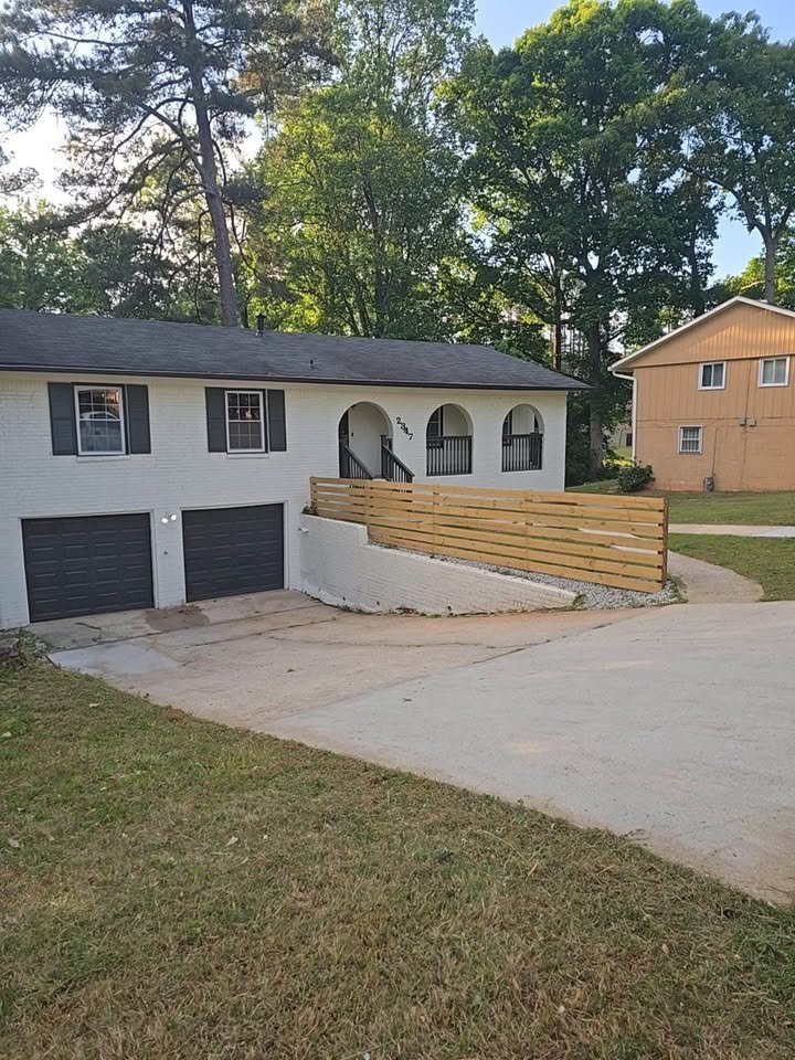 Decatur House: 2347 Greenway Dr