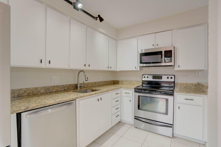 Palm Beach Gardens Townhome: 904 9th Court