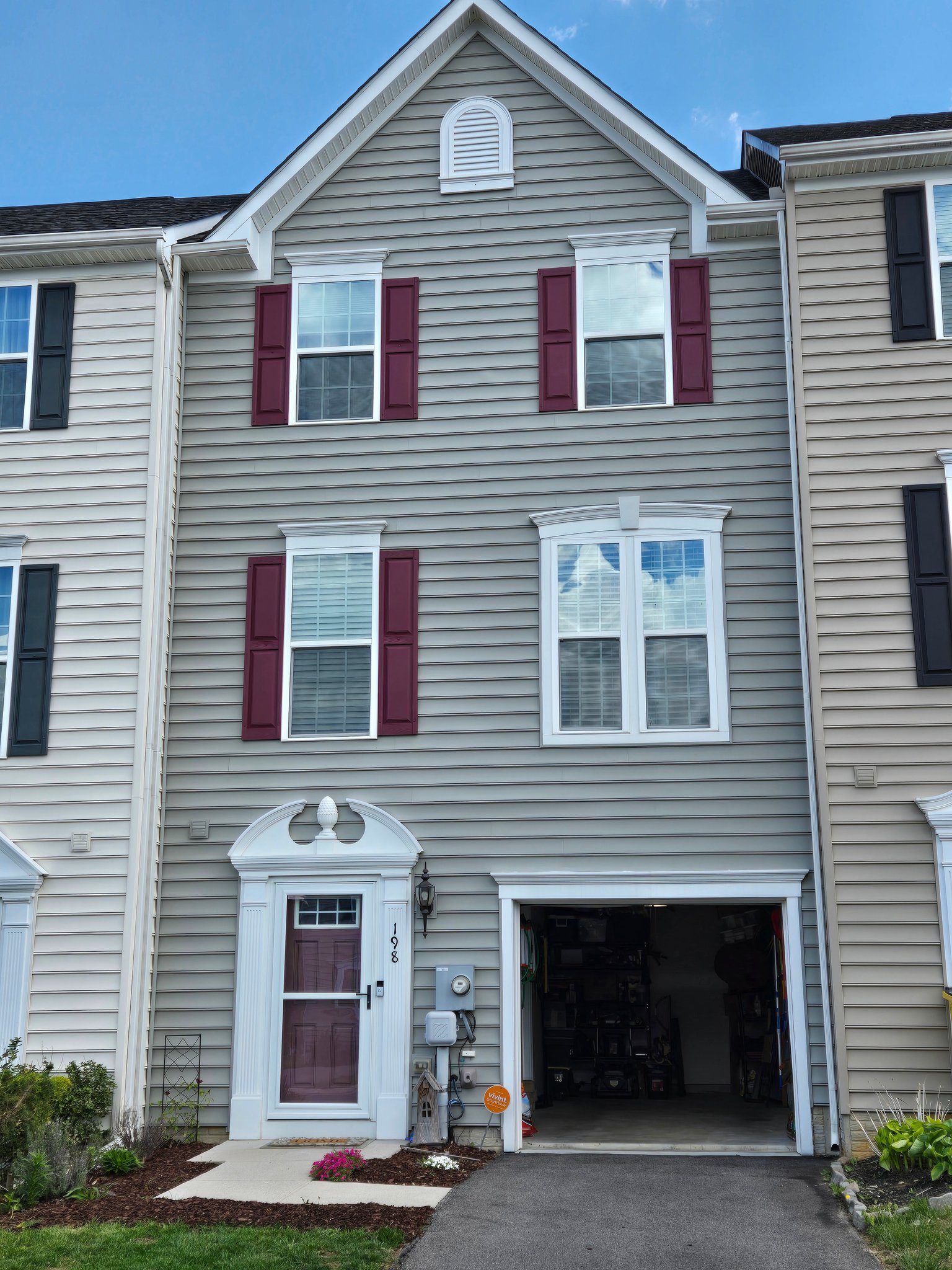 Falling Waters Townhome: 198 Norwood Dr