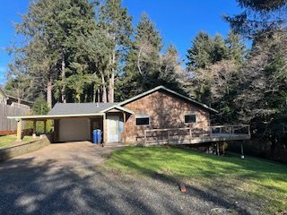 Lincoln City House: 1955 NE 12th
