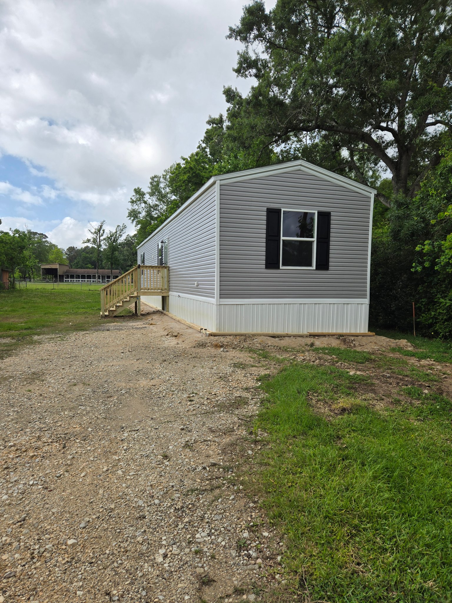 New Caney House: 22048 Newton Dr