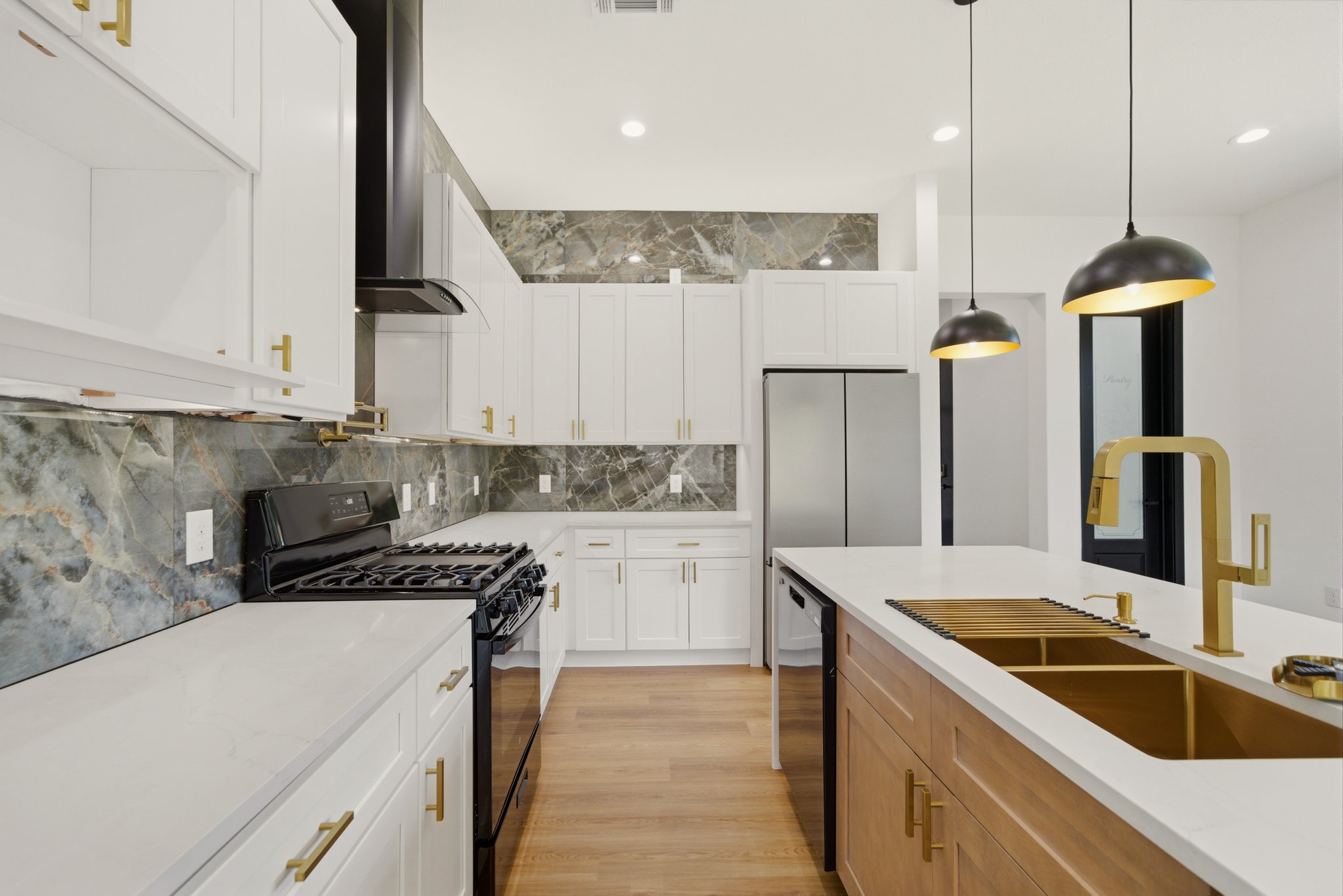 Houston House: 4439 Gunter St