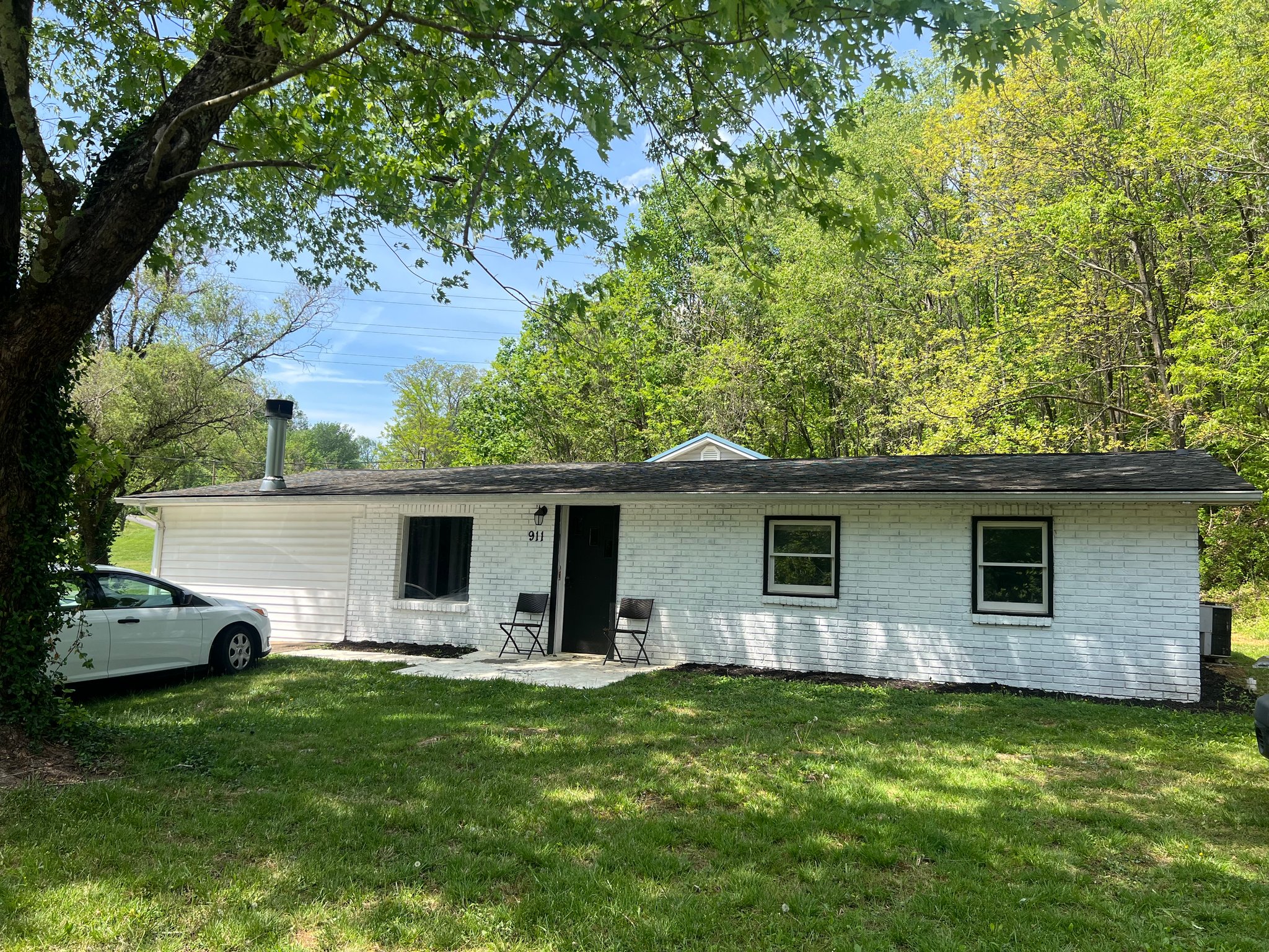 Johnson City House: 911 N North St