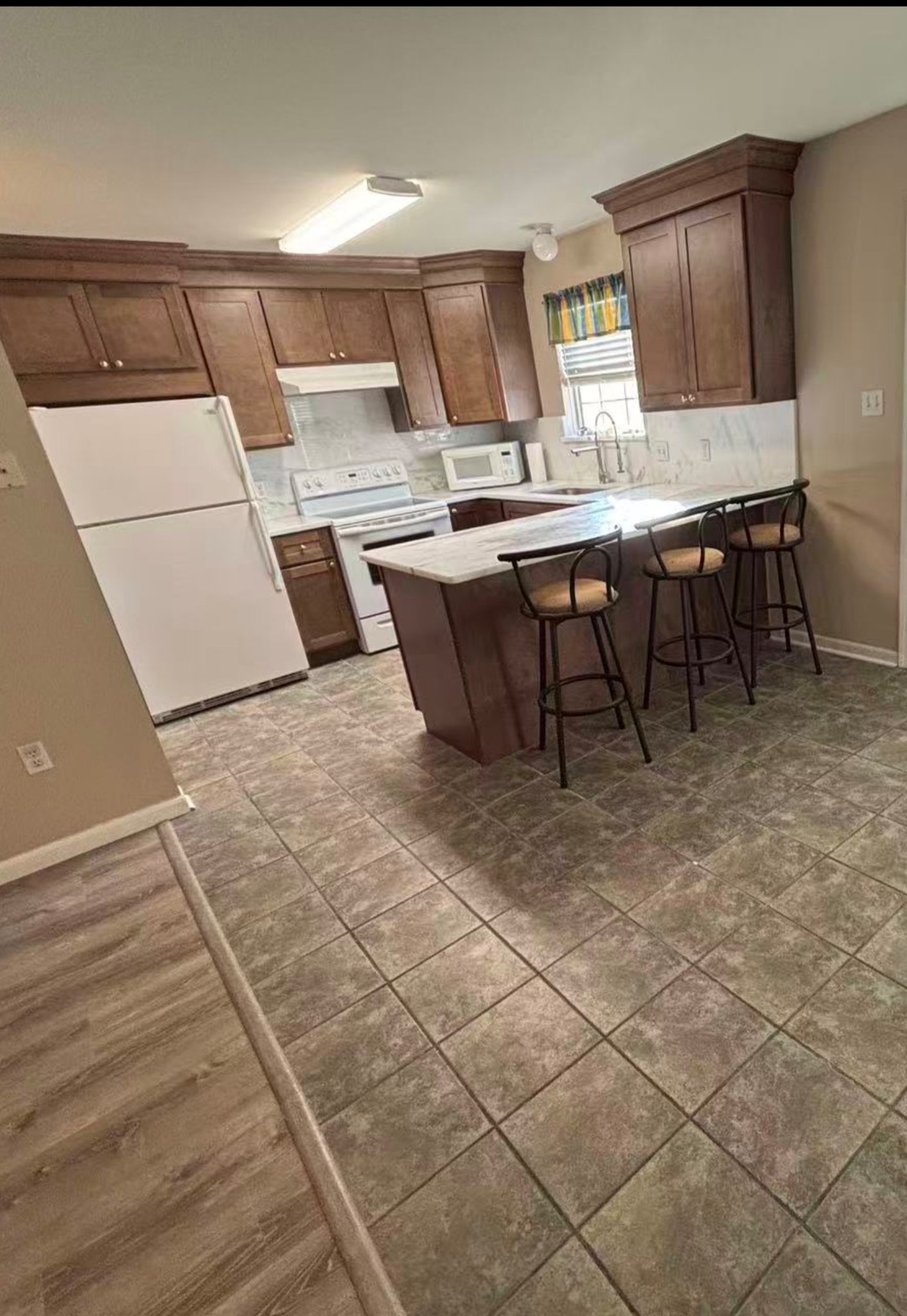 houma Multiplex: 211 Greenbriar Dr, Houma, LA 70364