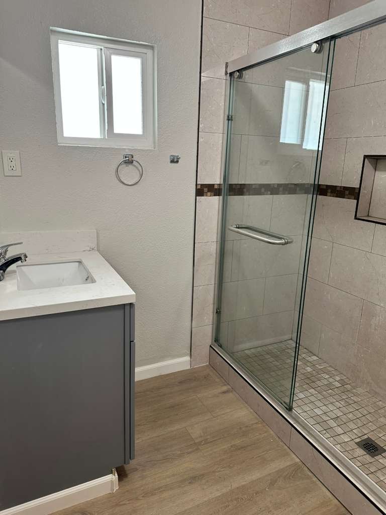 Fontana House: 8861 live oak