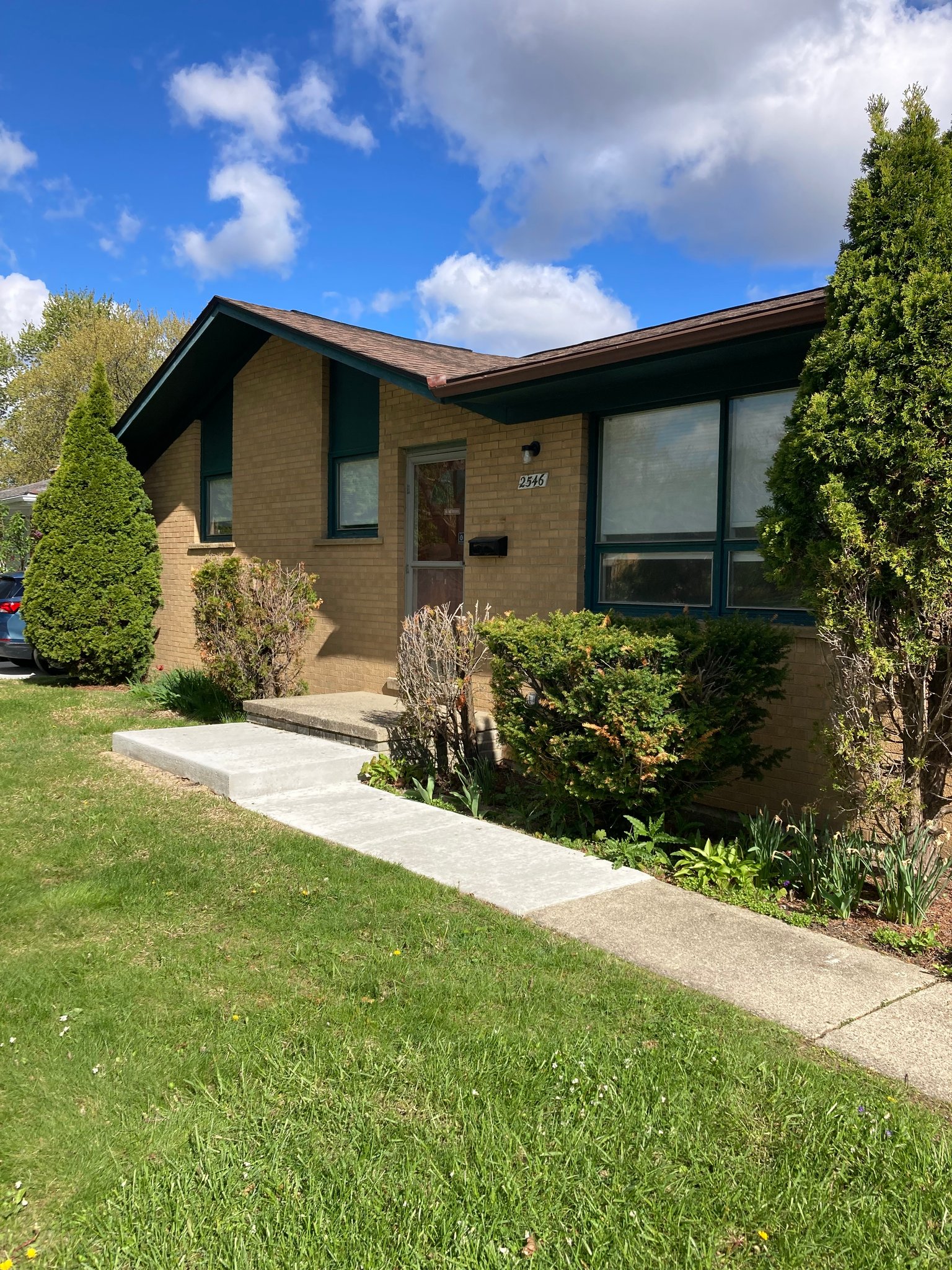 Ann Arbor House: 2546 Pamela Ave