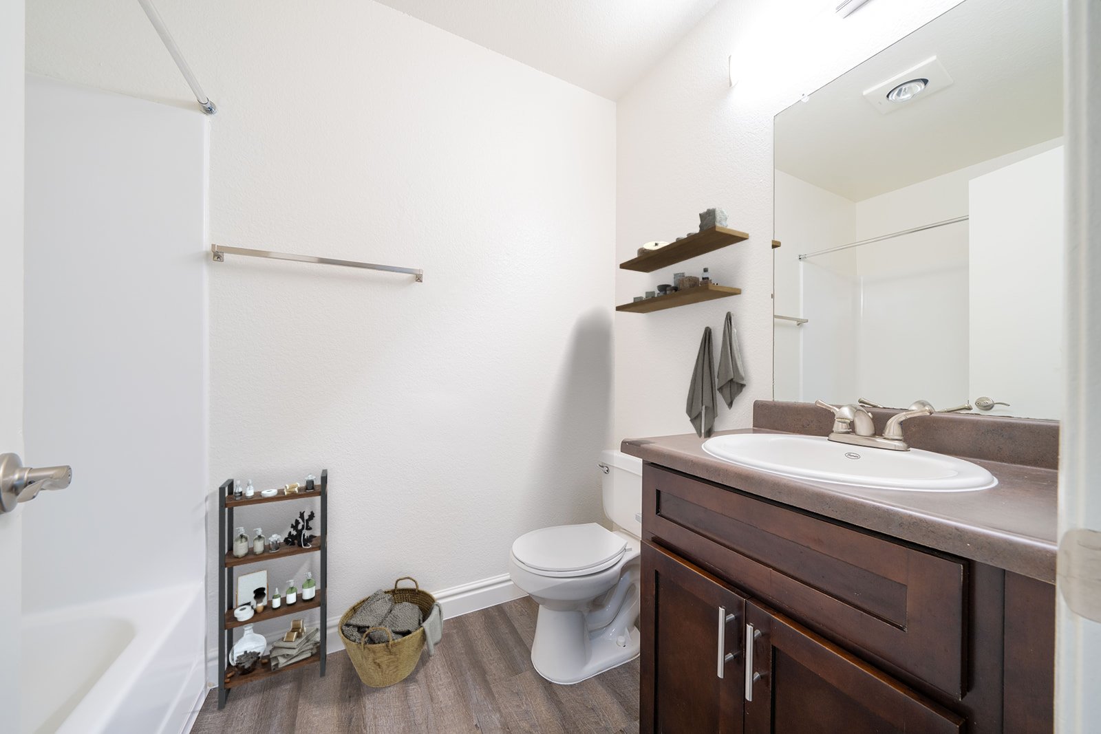 Vista Condo: 221 Weston Cir