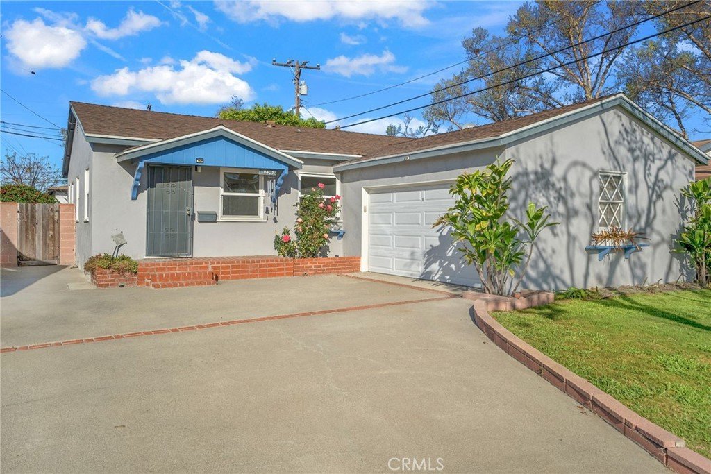 Torrance House: 18405 Haas Ave