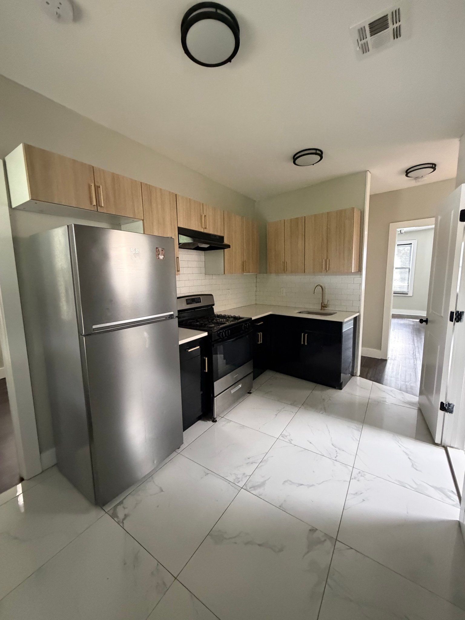 East Orange Condo: 154 Sanford St