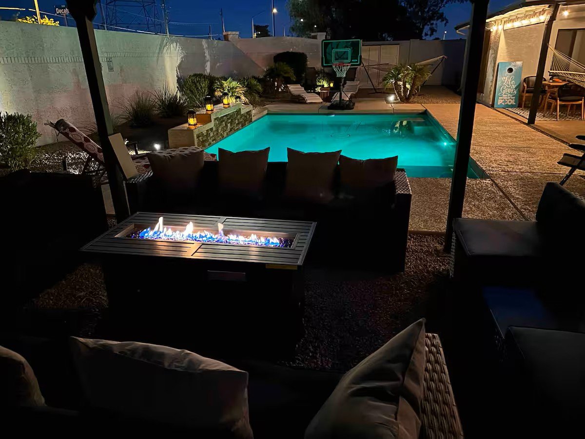 Mesa House: 609 N Balboa Cir