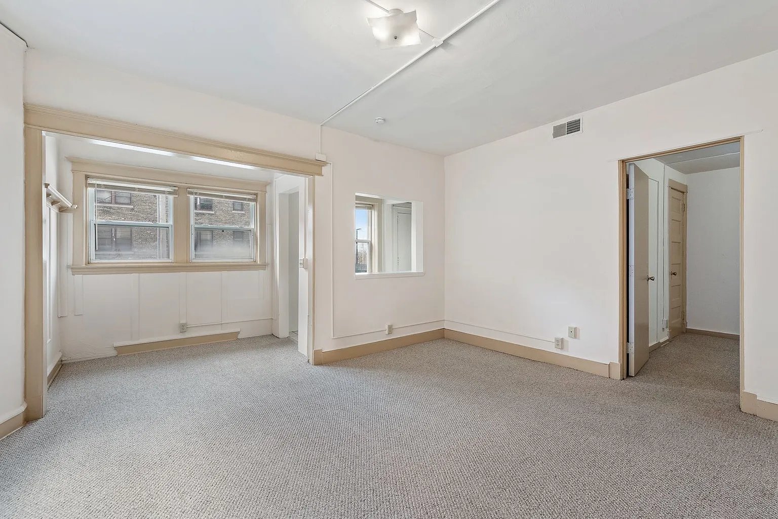 Milwaukee Apartment: 2311 W Wisconsin Ave