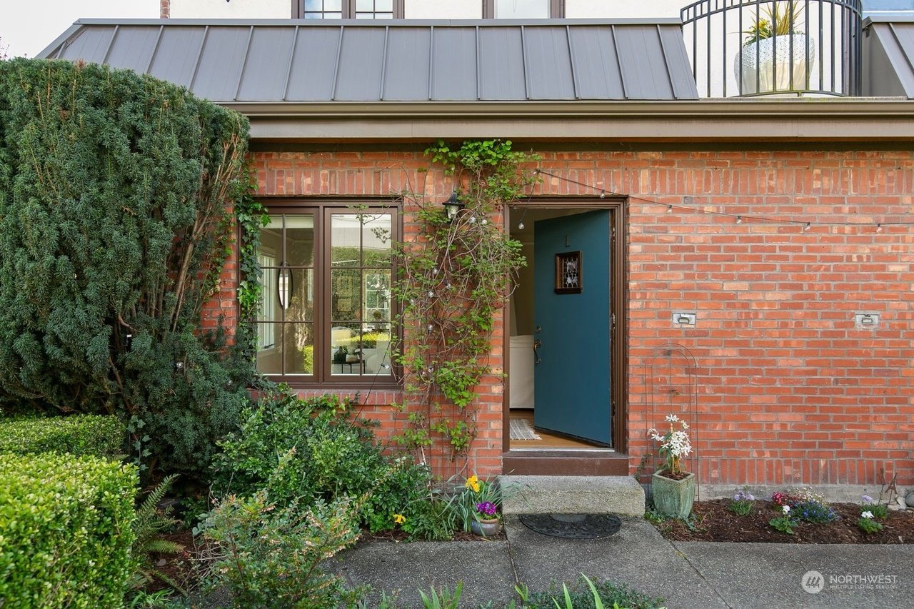 SEATTLE Townhome: 4321 LINDEN AVE N