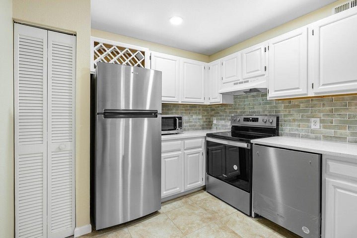 Delray Beach Condo: 1885 Palm Cove Boulevard 10-103,