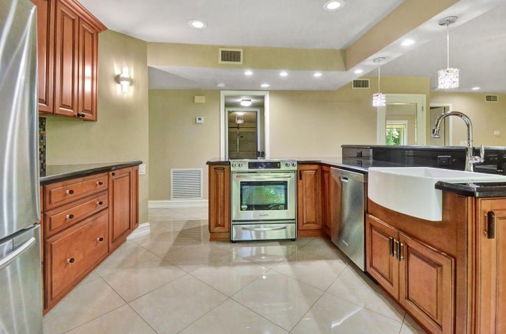 Boca Raton Townhome: 5590 Coach House Circle A