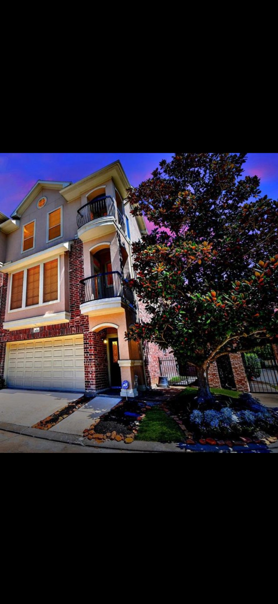 Houston Townhome: 8002 Stoneyway Dr