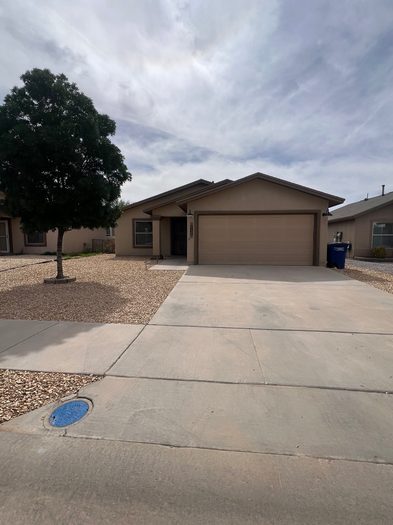 El Paso House: 12037 Copper Mine Ln