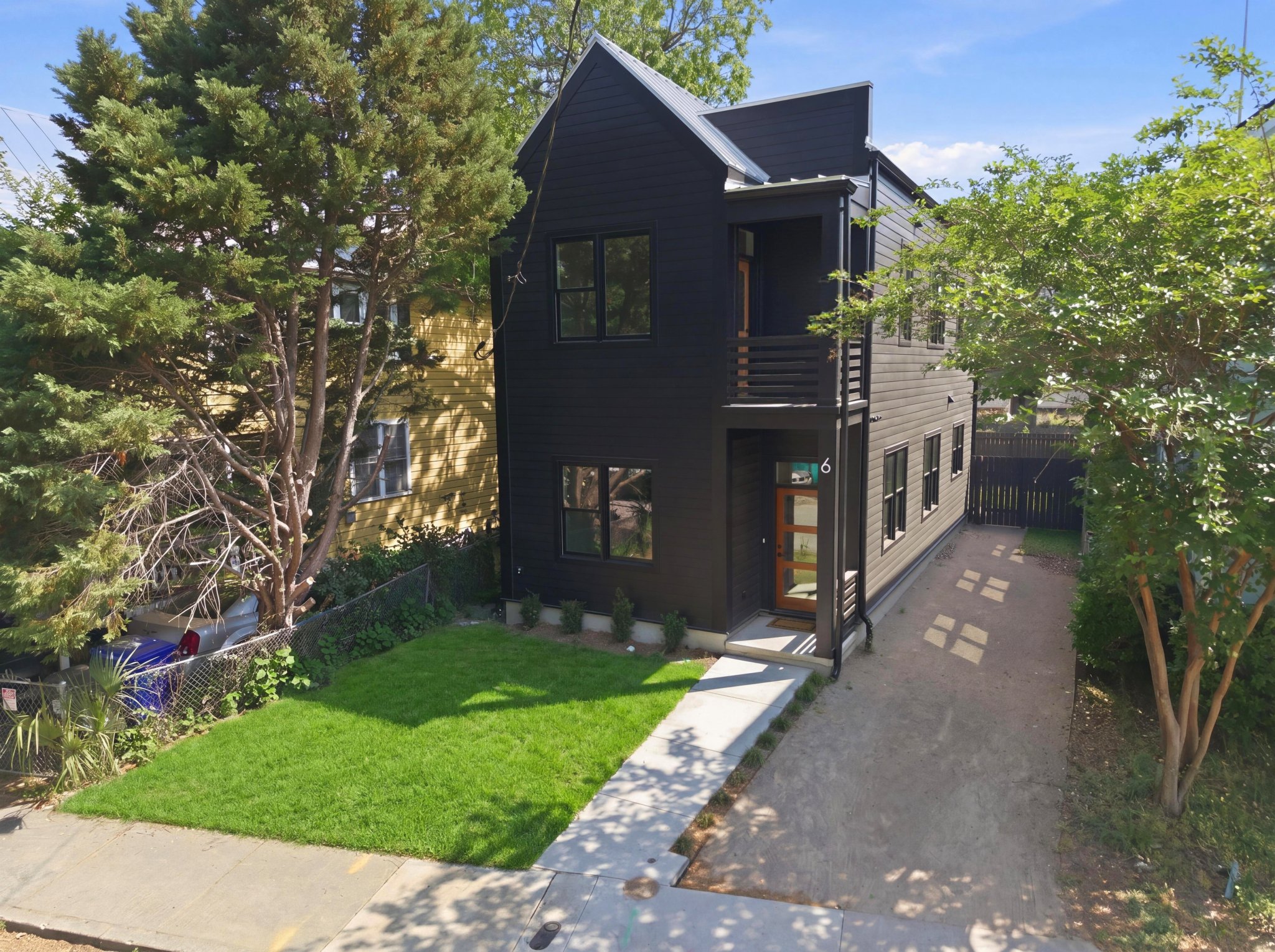 Charleston House: 6 F Street