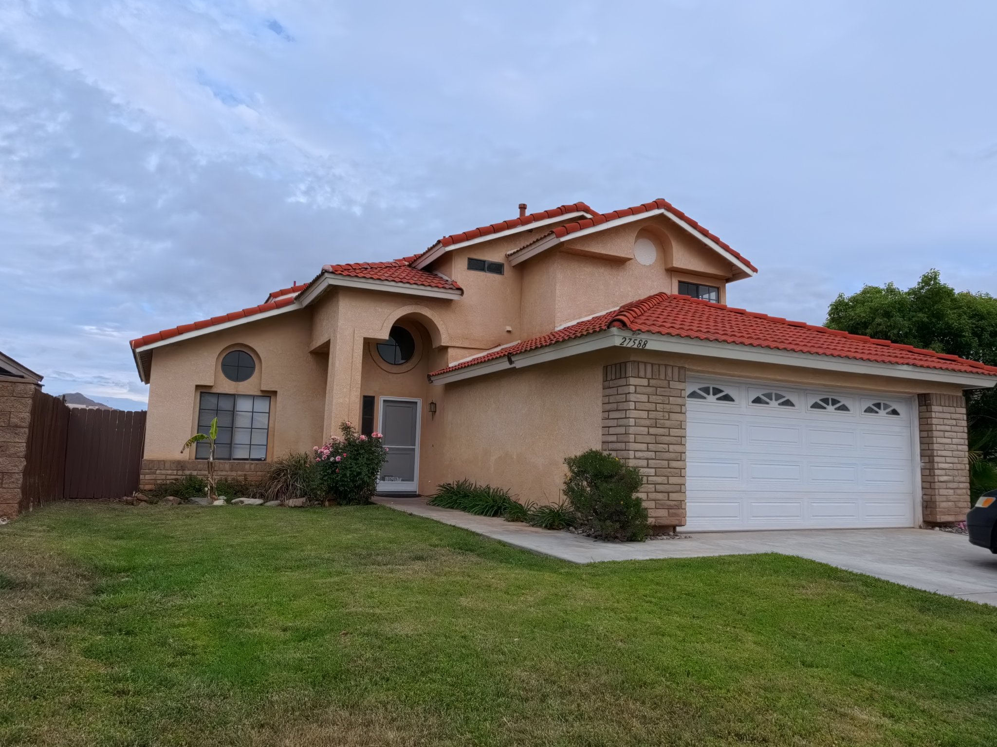 Menifee House: 27588 Via Real