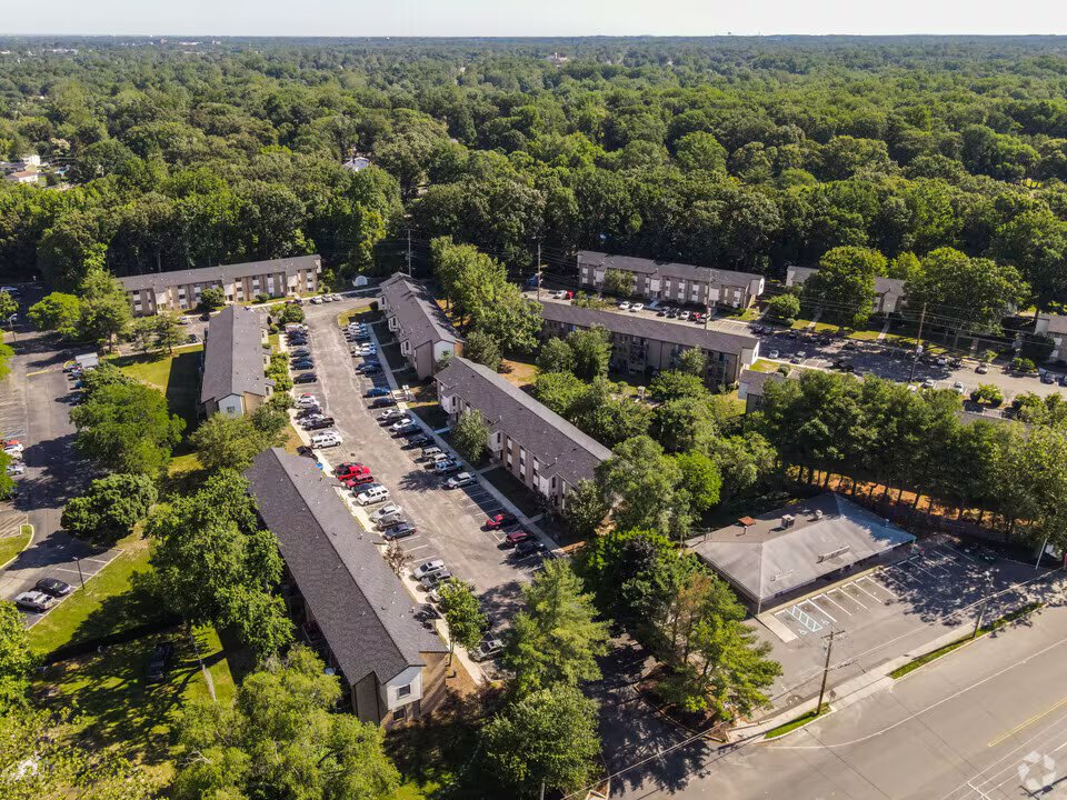 Lindenwold Townhome: 105 Blackwood Clementon Rd,