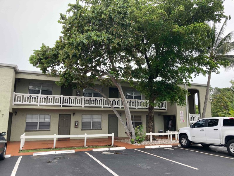 Pompano Beach Apartment: 107 NE 8th st
