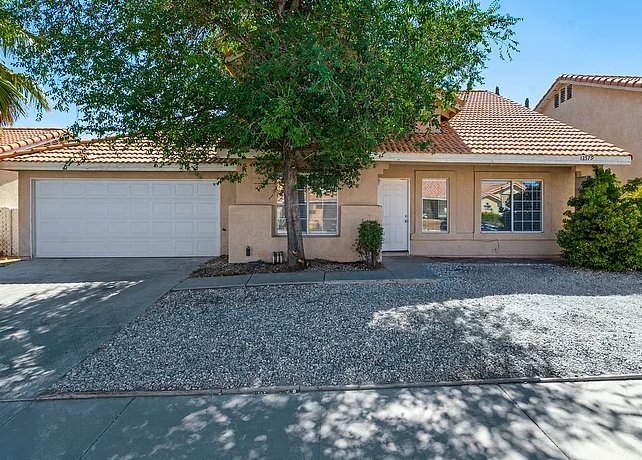 Victorville House: 12579 Santa Fe Trl