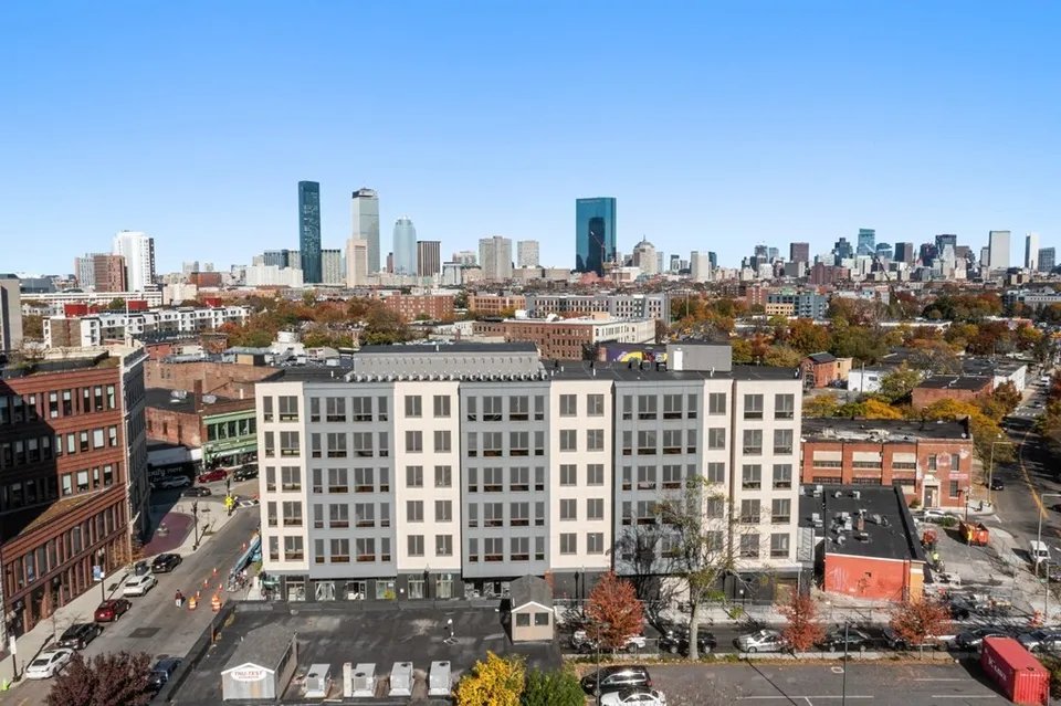 Roxbury Apartment: 10 Taber St