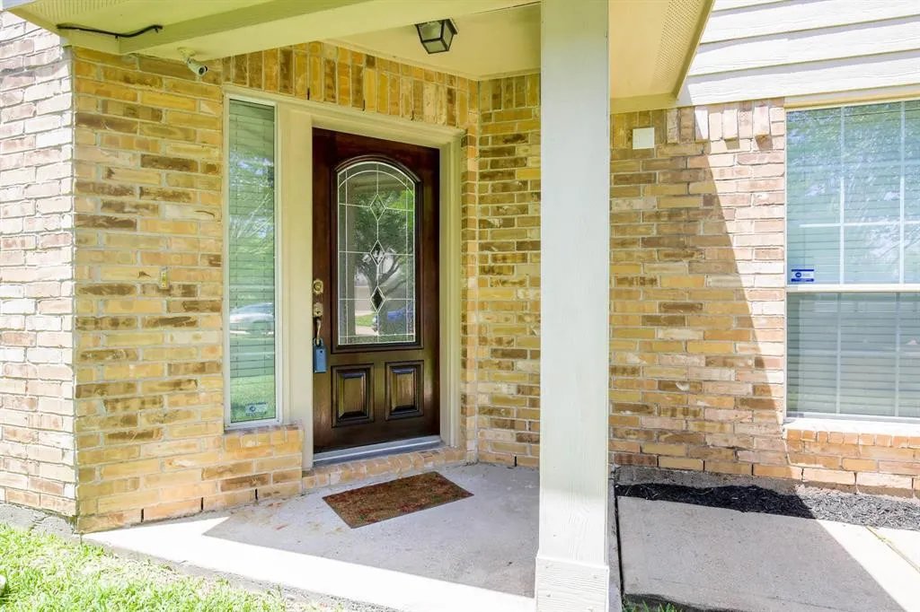 Houston House: 17031 Sperry Landing Dr