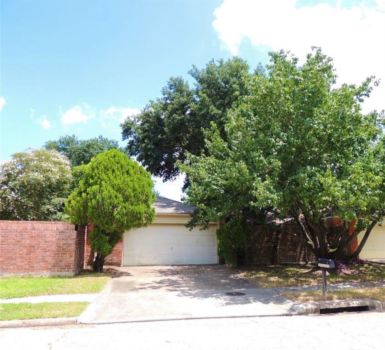 Houston House: 12926 Lima Dr