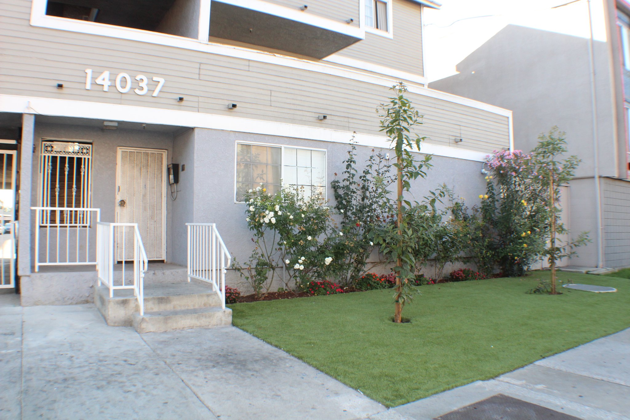 Hawthorne Apartment: 14037 Cerise Ave