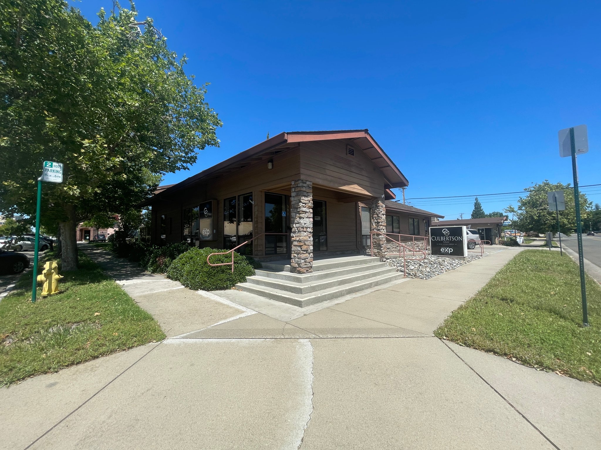 Lincoln Other: 590 McBean Park Drive