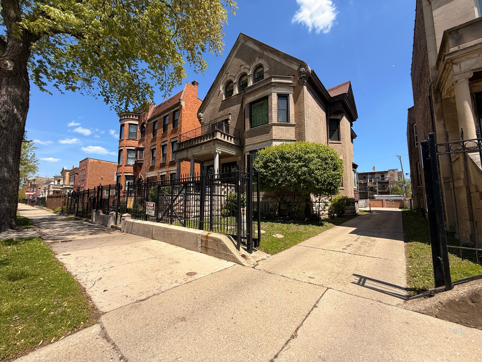 Chicago Apartment: 5411 S Michigan Ave