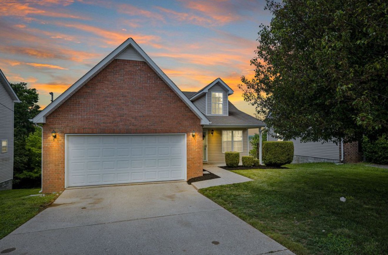 La Vergne House: 694 Holland Ridge Dr