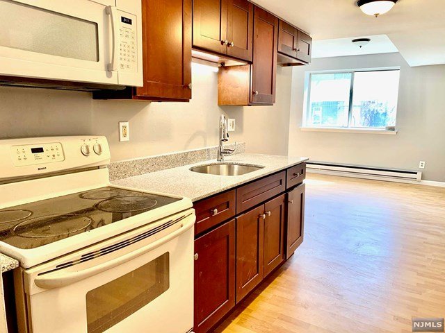 Harrison Apartment: 629 cleveland ave
