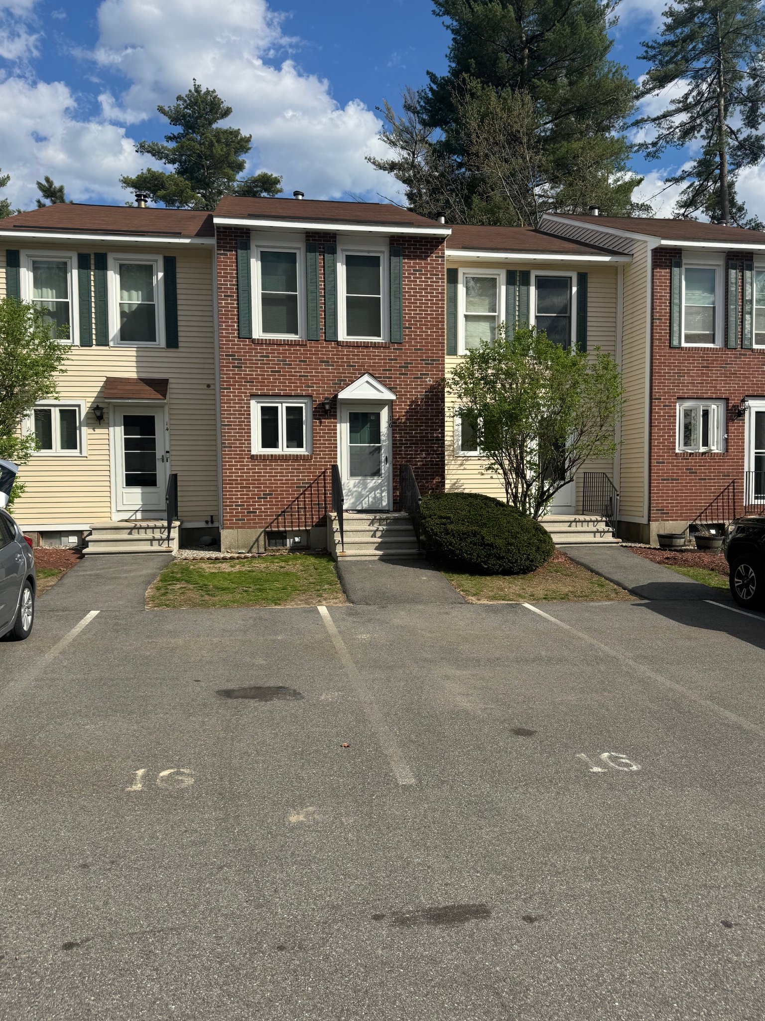 Merrimack Townhome: 16 Kimberly Dr