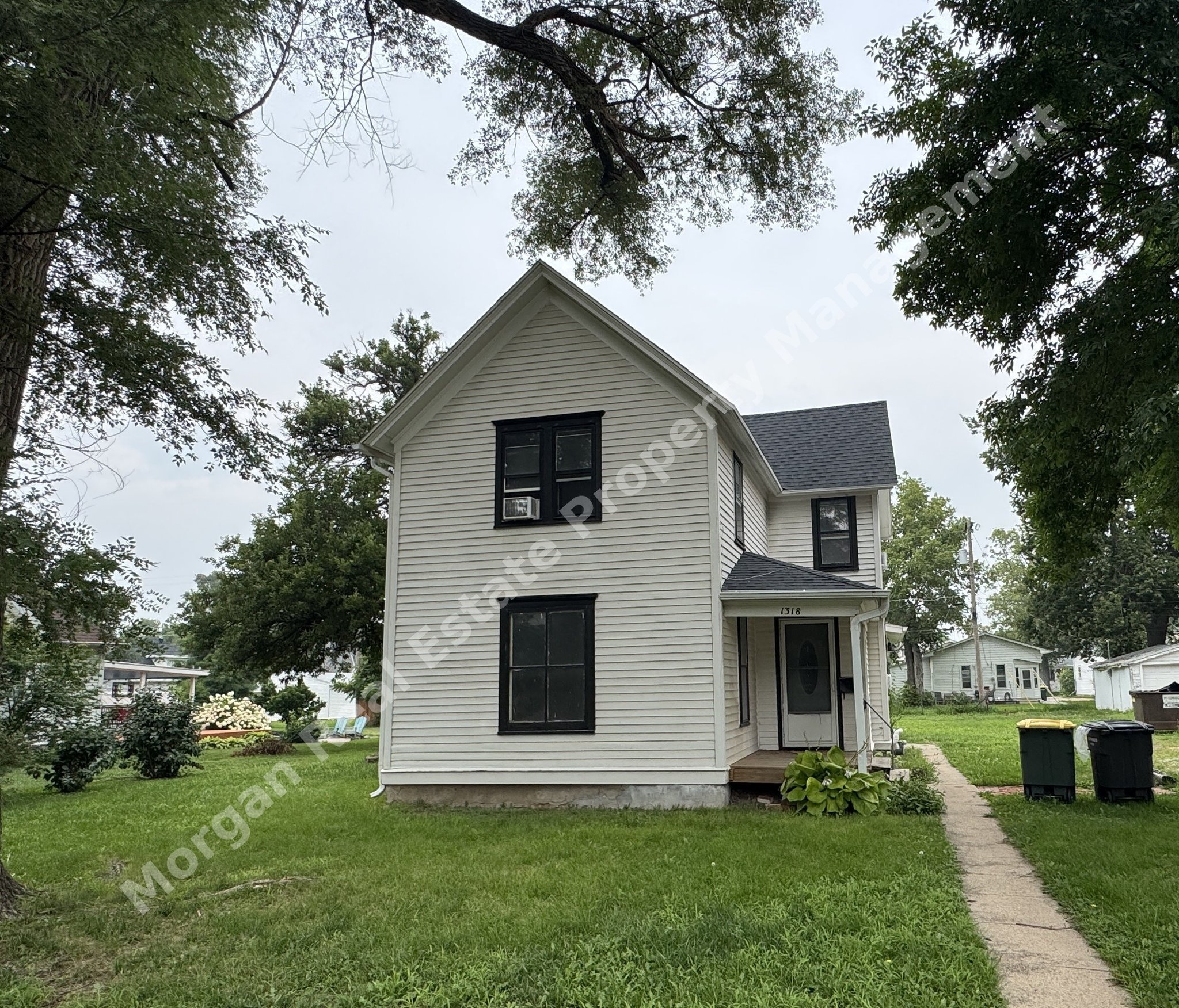 Hastings House: 1318 W 4th St