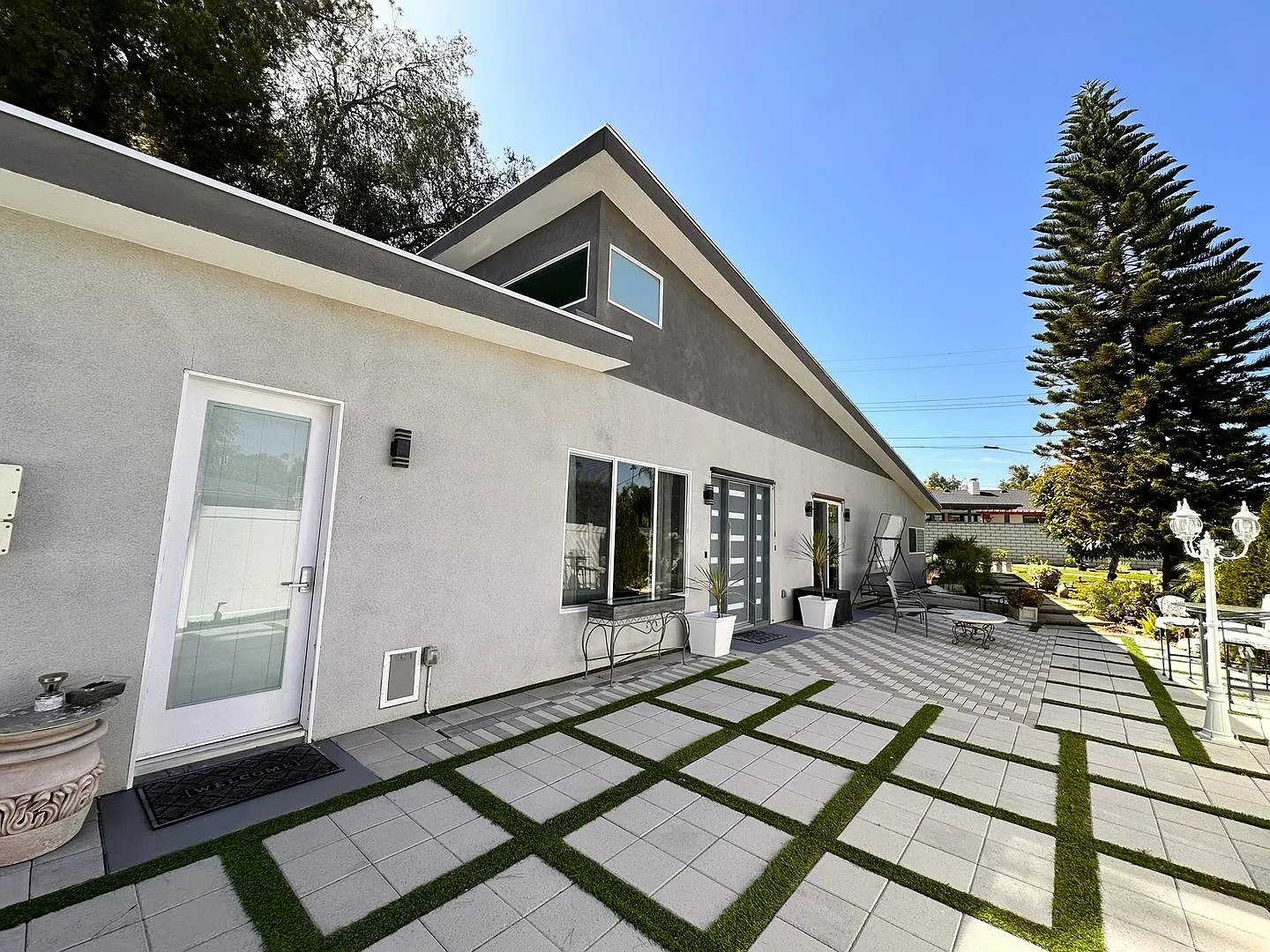 Riverside House: 2032 Wetherly Way