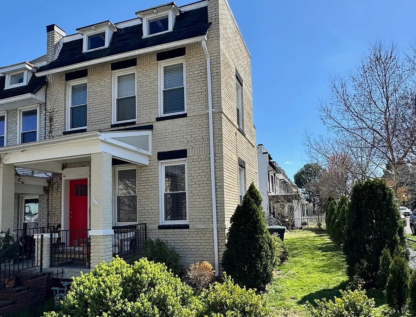 Washington House: 301 V Street NE