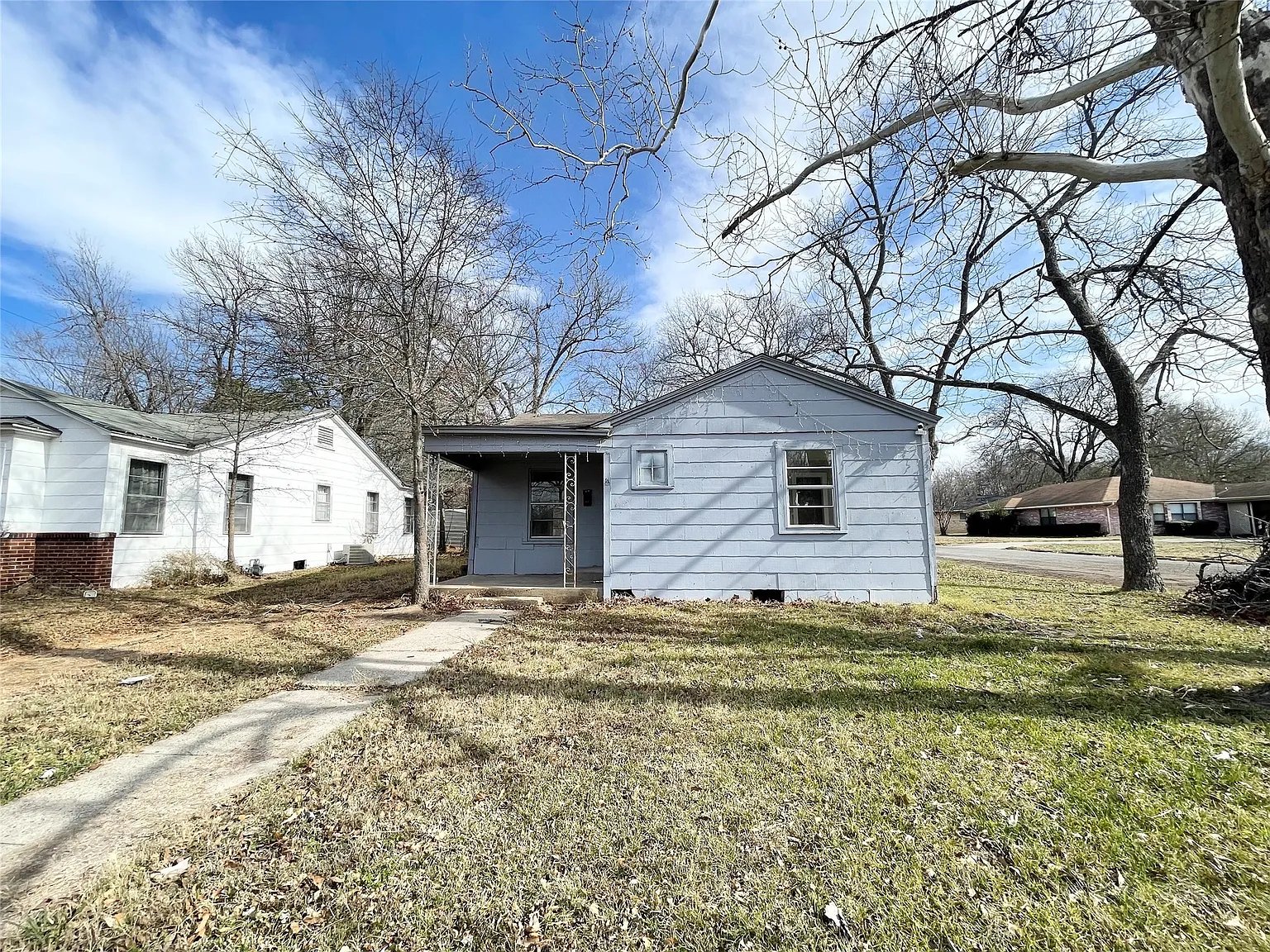 Paris House: 1061 19th St SE