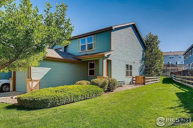 Erie Townhome: 159 Montgomery Dr
