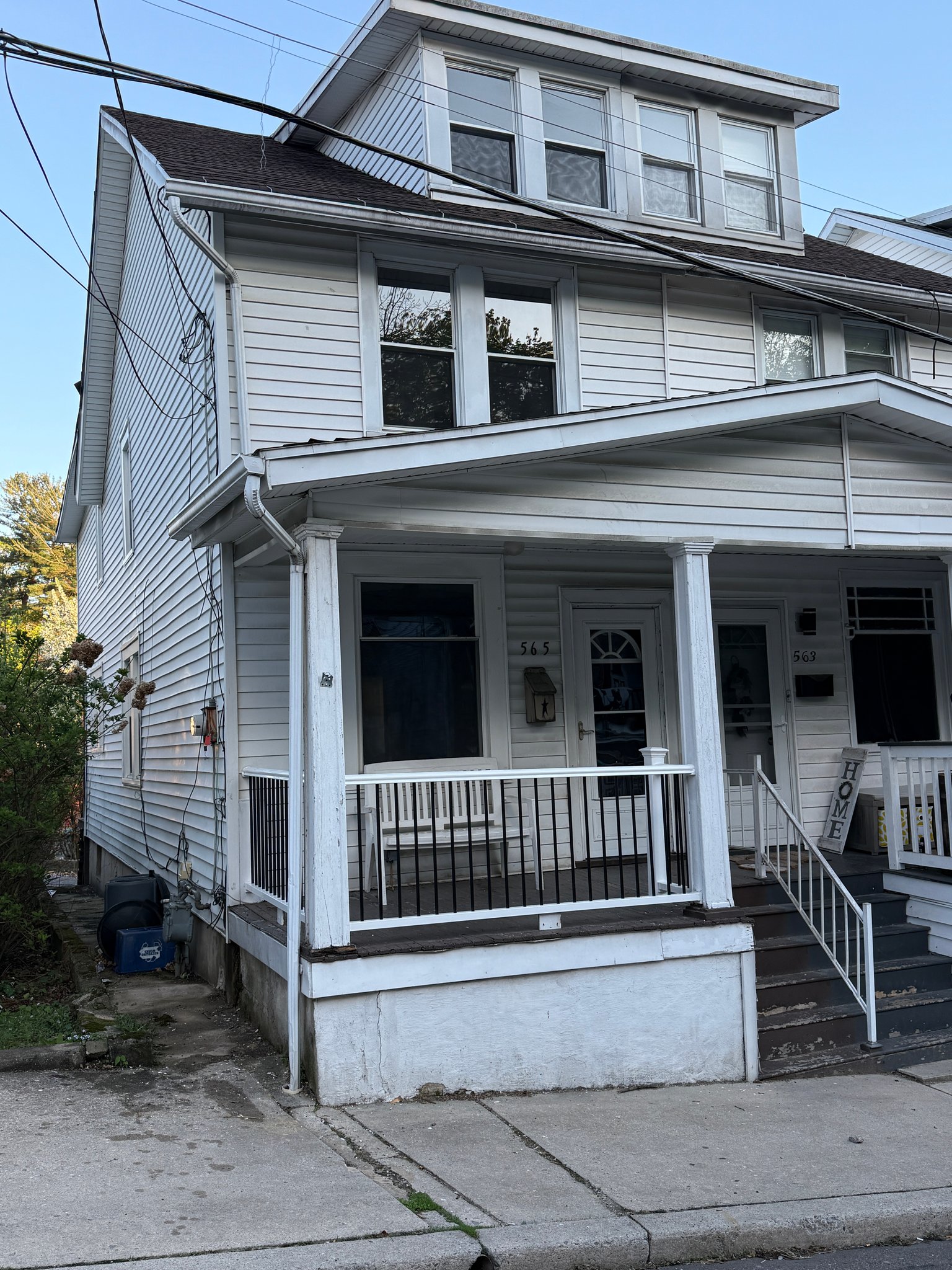 Pottsville House: 565 E Market St