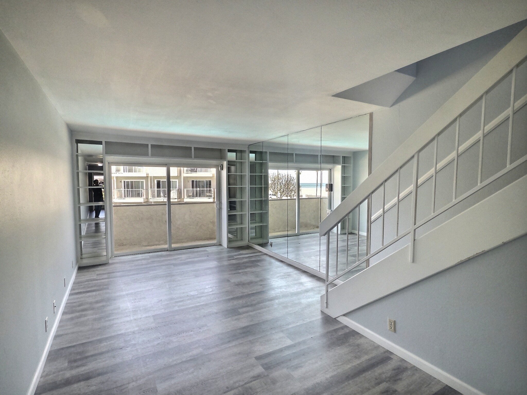 Port Hueneme Condo: 325 E Surfside Dr