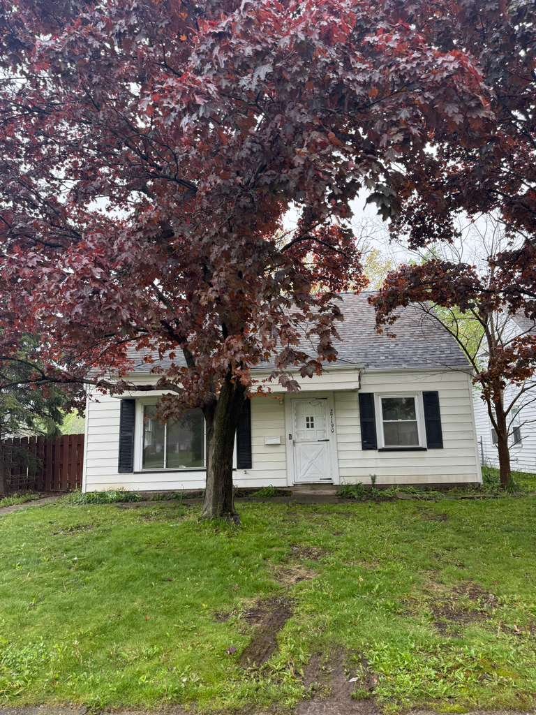 Euclid House: 27190 Zeman Ave