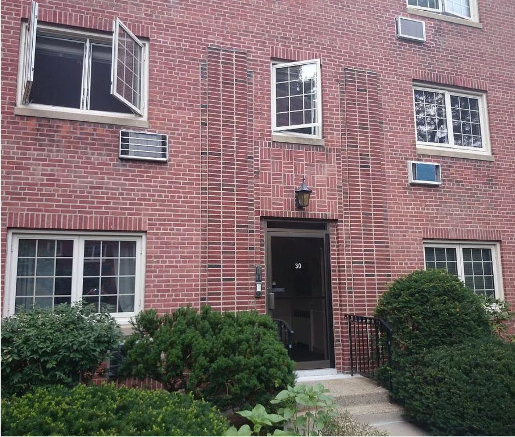 BROOKLINE Apartment: 30 SAINT PAUL ST