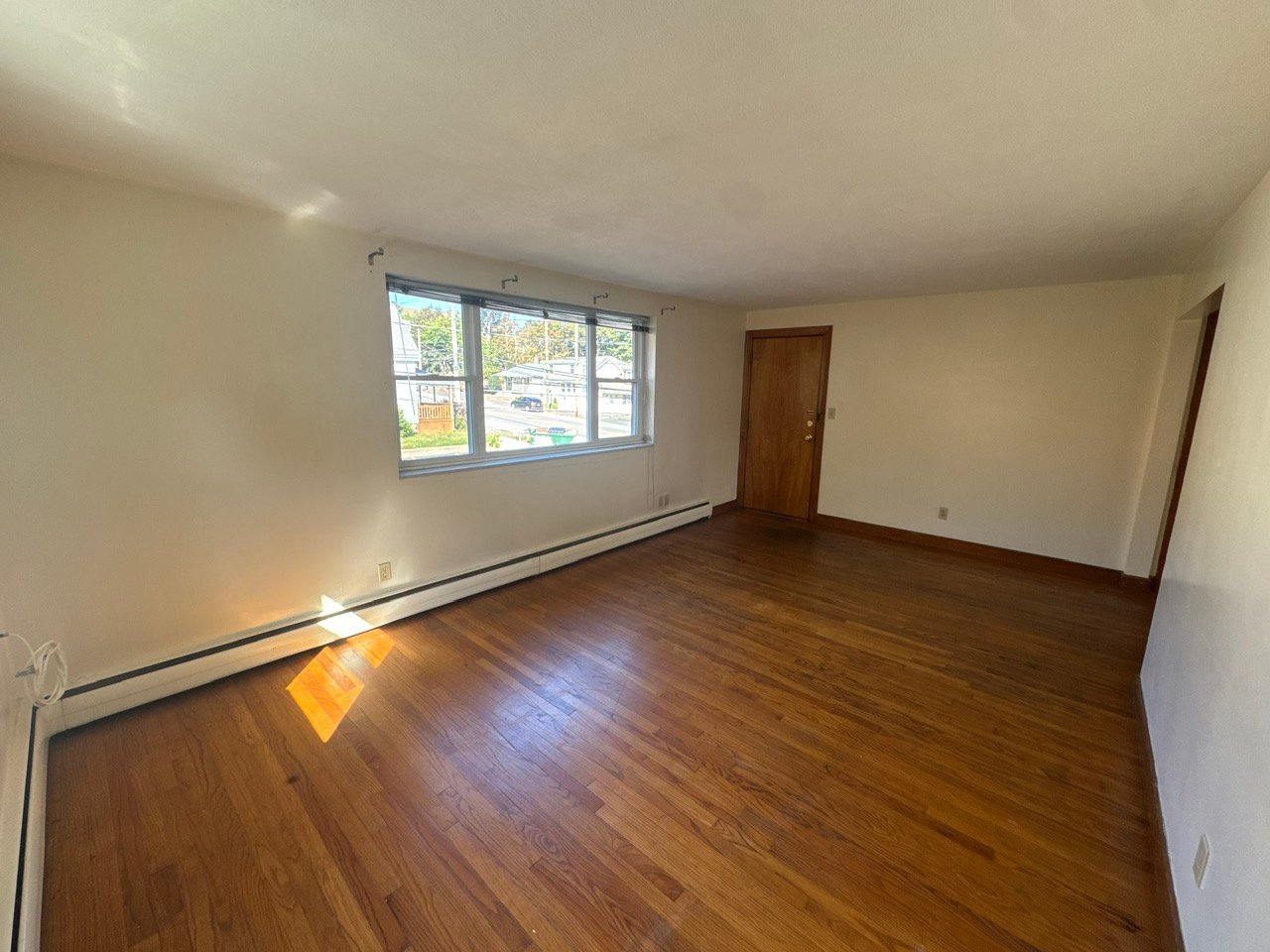 Waltham Apartment: 1122 Main St
